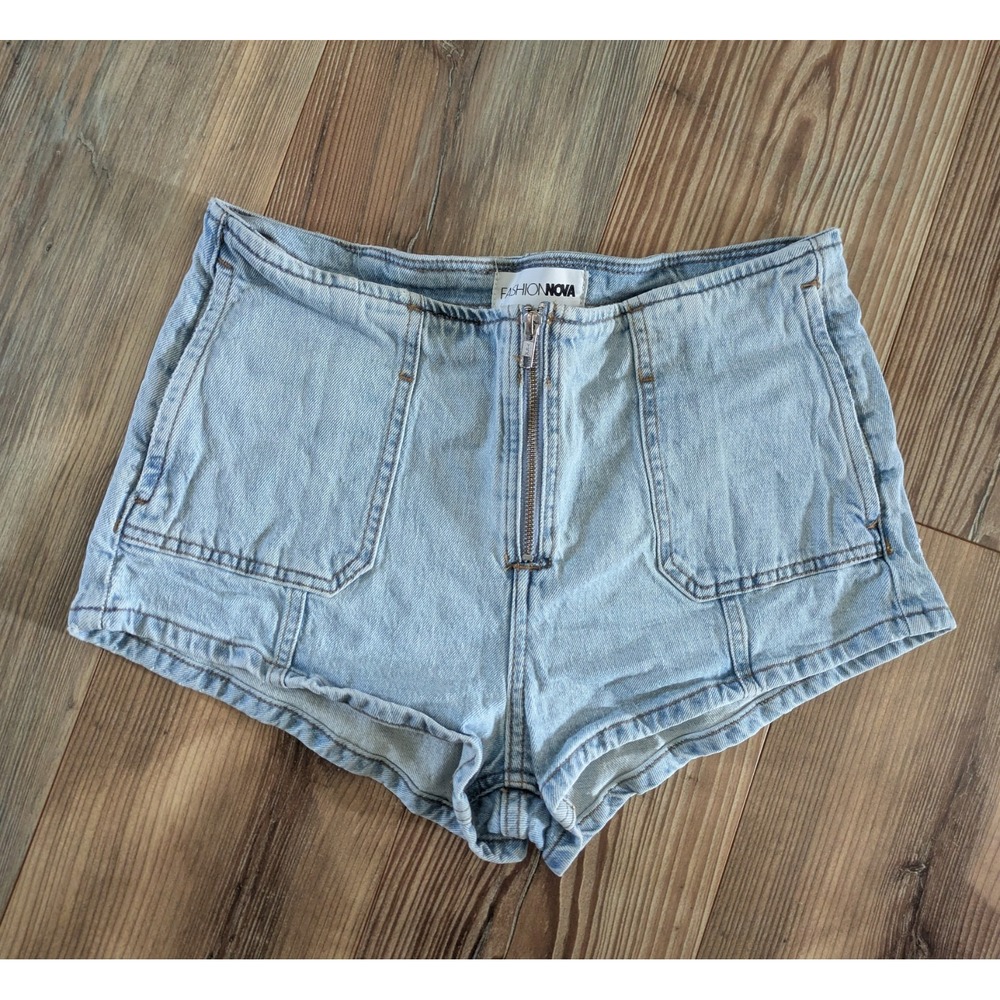 Fashion Nova High Rise Light Wash Denim Zip Front Hot Pants Jean Shorts Size 11